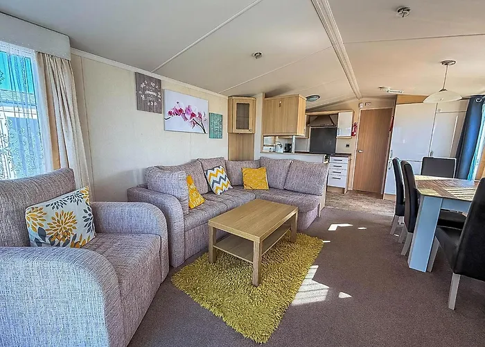 Lovely Caravan At Manor Park, Nearby Hunstanton Beach In Norfolk Ref 23067S