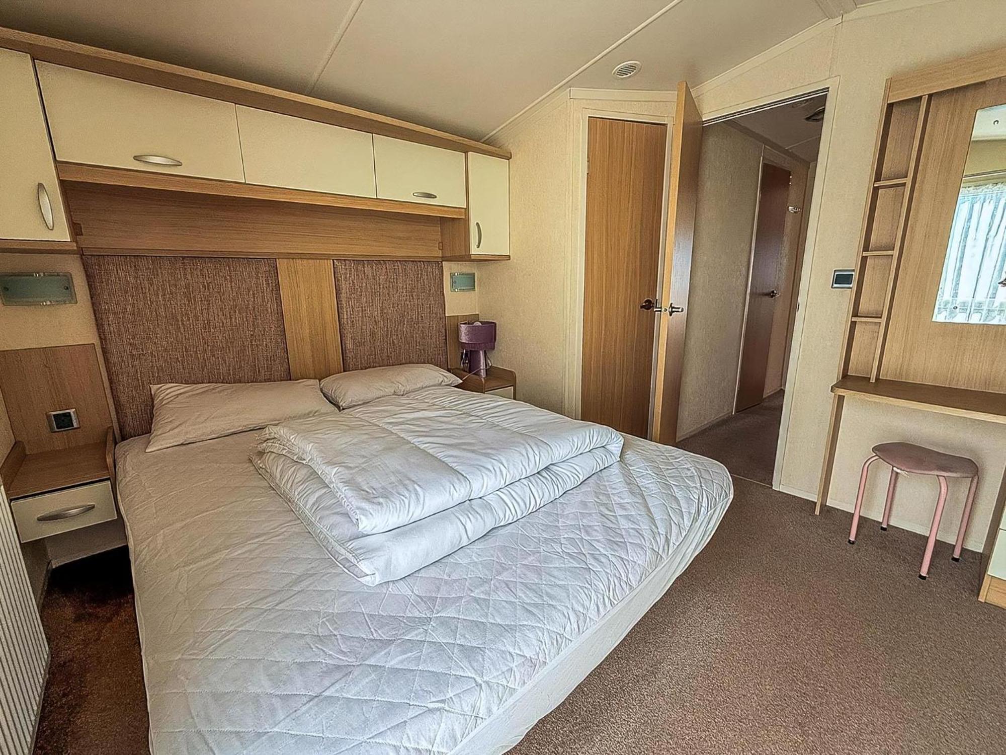 Campsite Lovely Caravan At Manor Park, Nearby In Norfolk Ref 23067s *