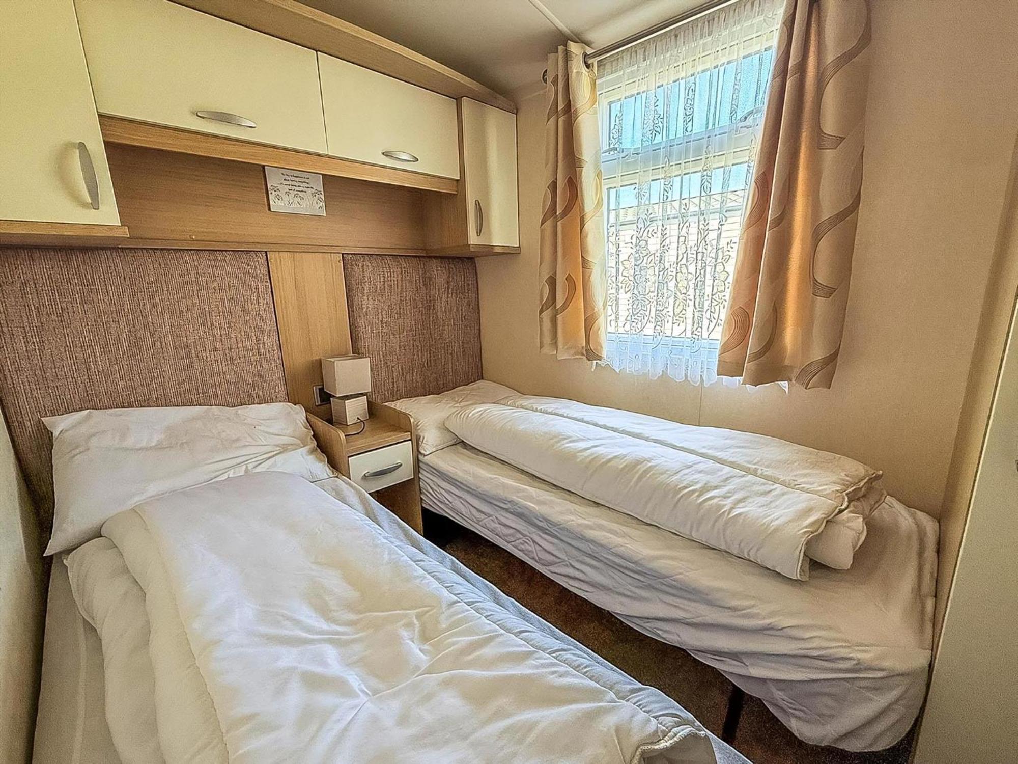 Campsite Lovely Caravan At Manor Park, Nearby In Norfolk Ref 23067s Hunstanton